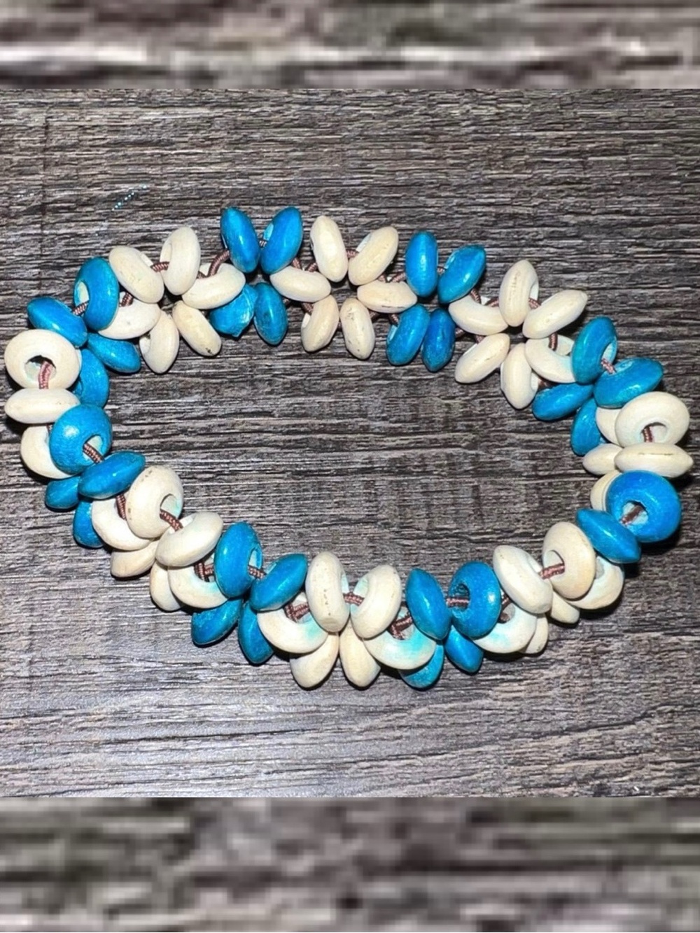 💞 Carved Blue & Cream Hawaiian Flower Bracelet
